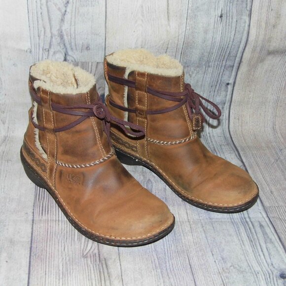 UGG Cove Toast Leather/Sheepskin Booties Womens Size 8 - Picture 1 of 8